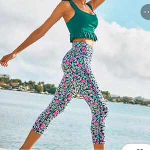 Lilly Pulitzer Weekender High Rise Crop Leggings in Garden Variety, Size M. NWT.